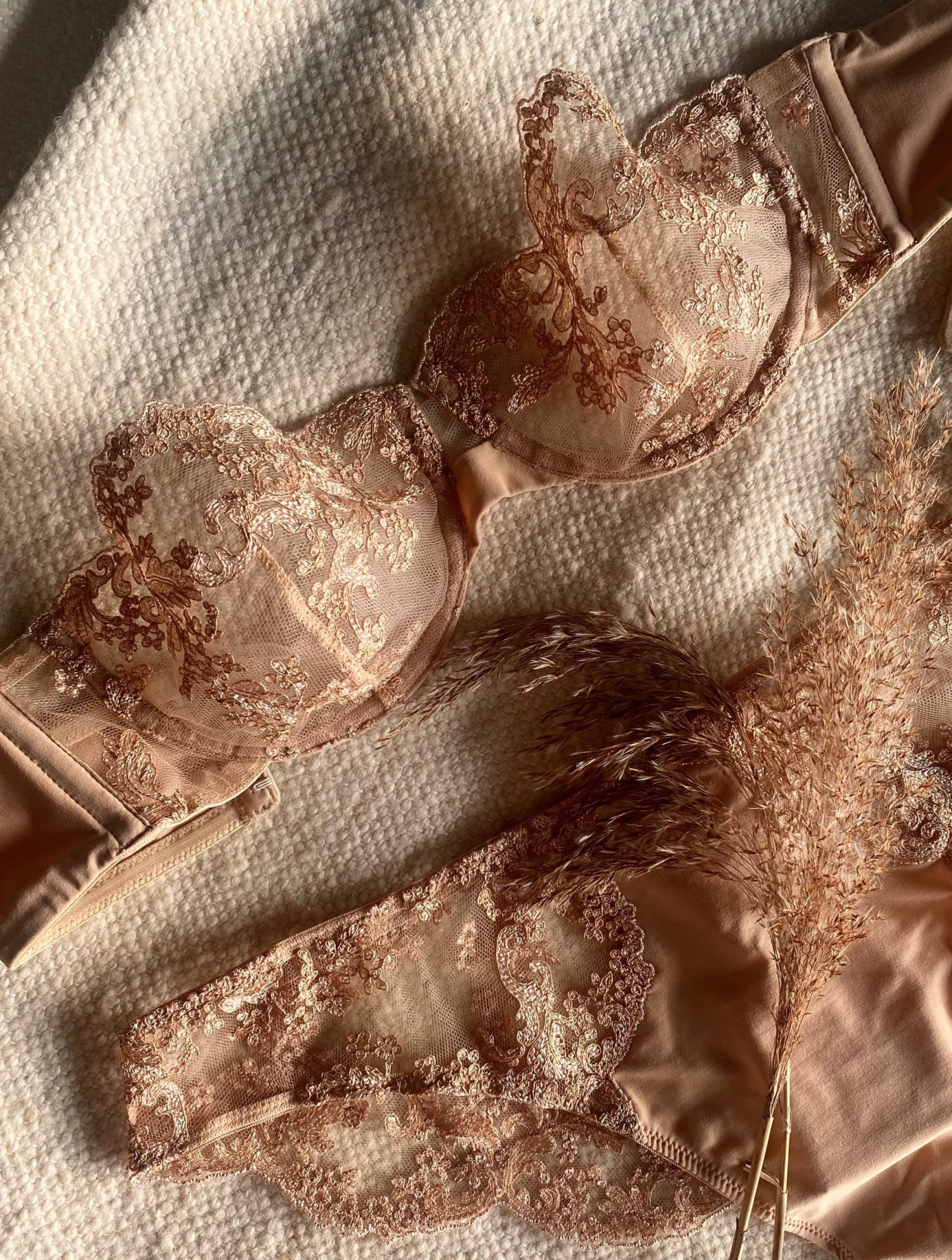 Coutille Strapless Balconette Clam Bra In Oat Accessories